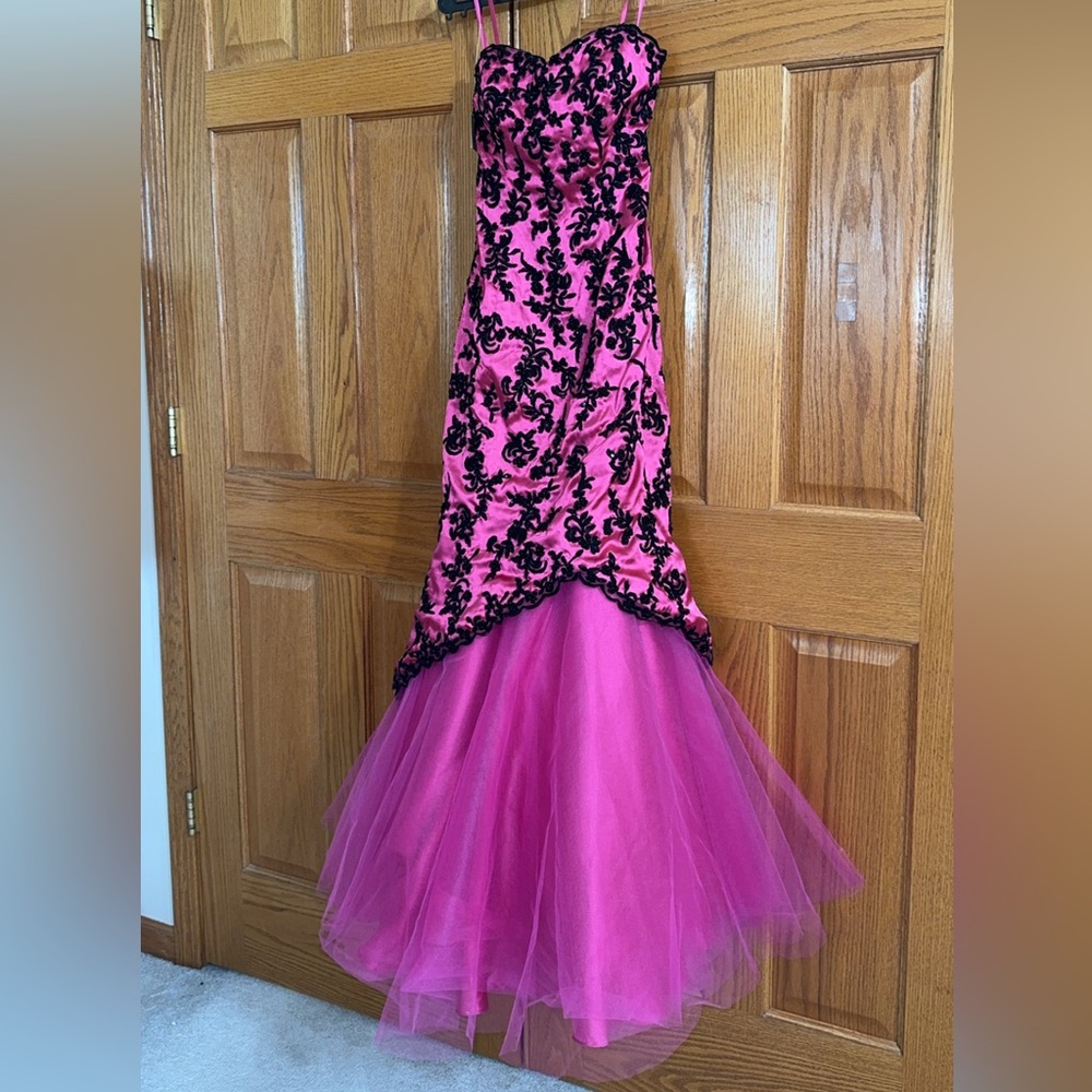 Women’s Formal Dress Size 6 Bella Pink/Black Sleeveless Beaded Mermaid Dress NEW
